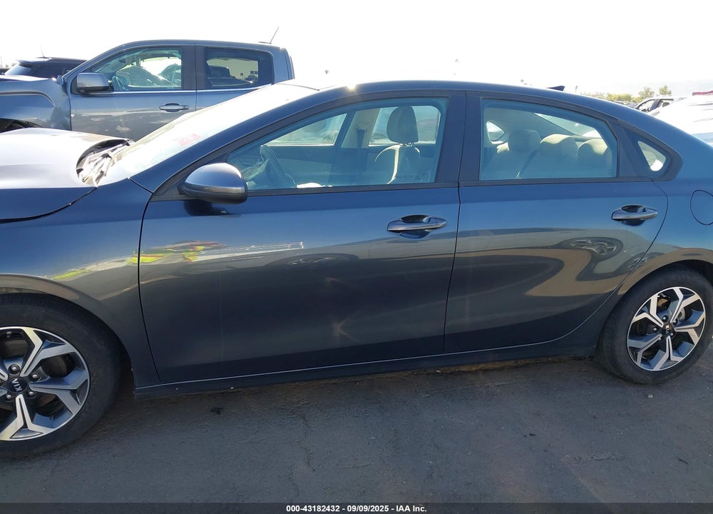 2021 KIA FORTE VIN: 3KPF24AD6ME401272