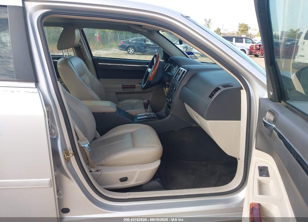 2005 CHRYSLER 300 VIN: 2C3JA53G05H640563