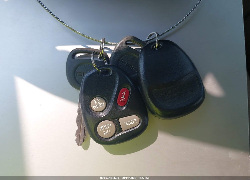 2000 GMC SAFARI SL VIN: 1GKDM19W3YB500578