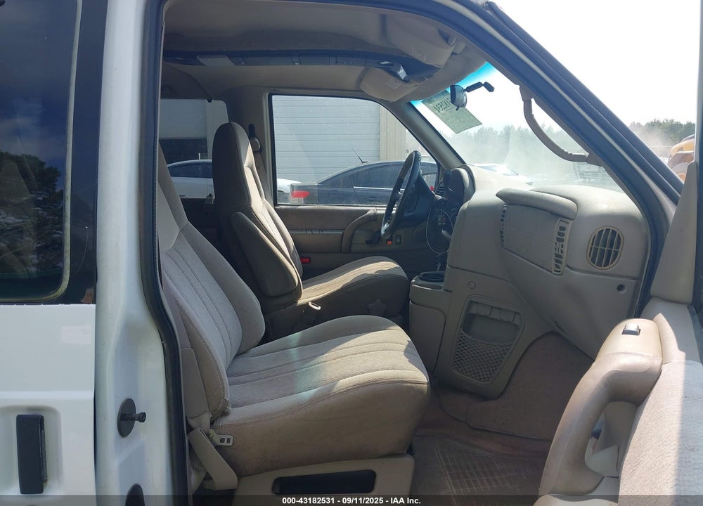 2000 GMC SAFARI SL VIN: 1GKDM19W3YB500578