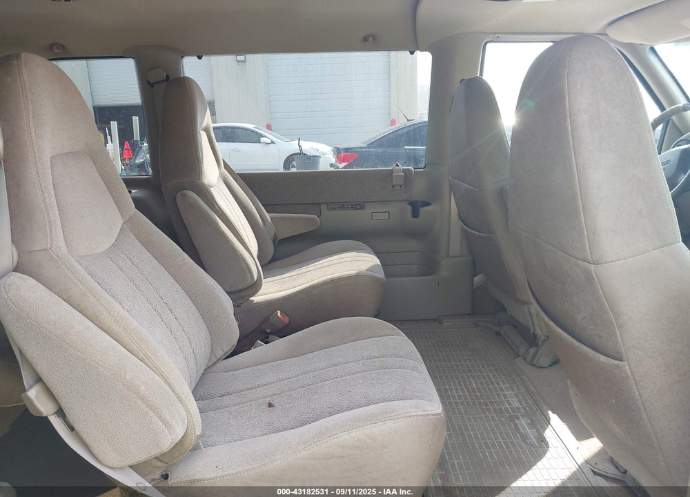 2000 GMC SAFARI SL VIN: 1GKDM19W3YB500578