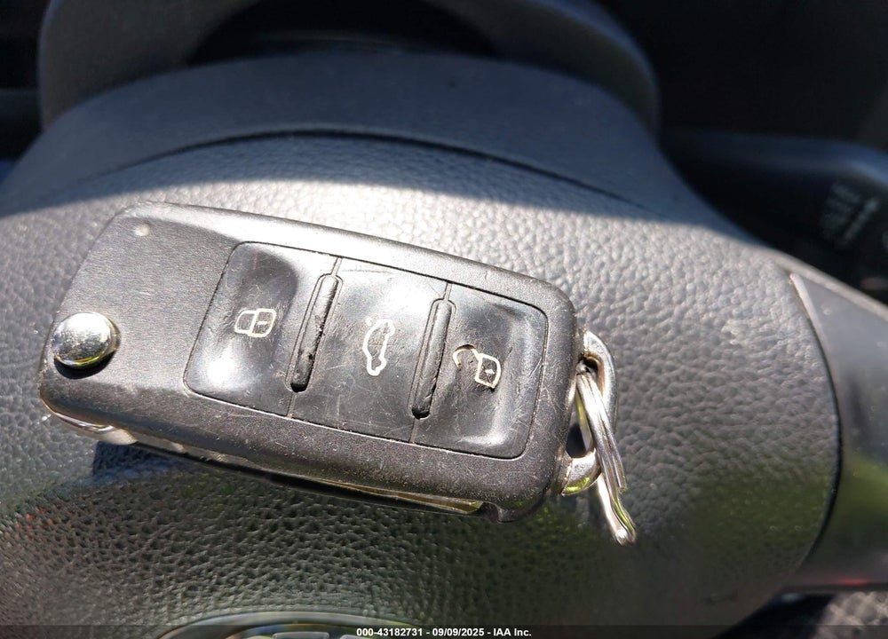 2012 VOLKSWAGEN JETTA 2.5L SEL VIN: 3VWLP7AJ3CM311459