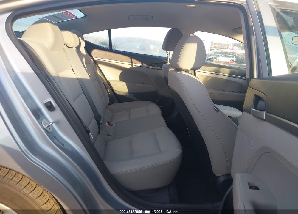 2017 HYUNDAI ELANTRA SE VIN: 5NPD74LF4HH150194