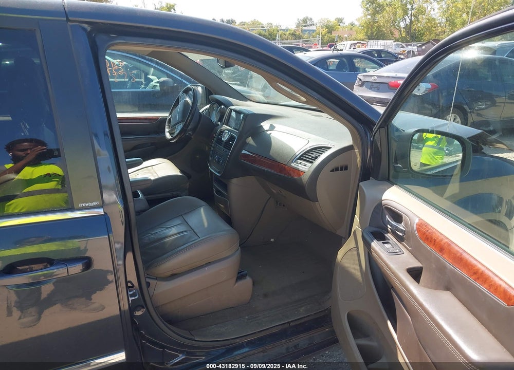 2014 CHRYSLER TOWN & COUNTRY TOURING VIN: 2C4RC1BG3ER216467