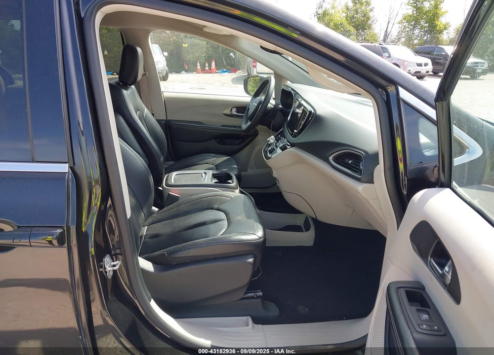 2022 CHRYSLER PACIFICA VIN: 2C4RC1BGXNR196895