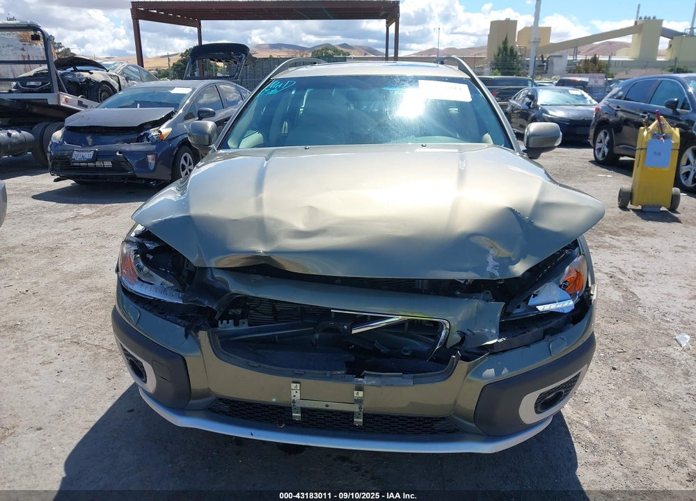 2011 VOLVO XC70 VIN: YV4940BZ1B1101582