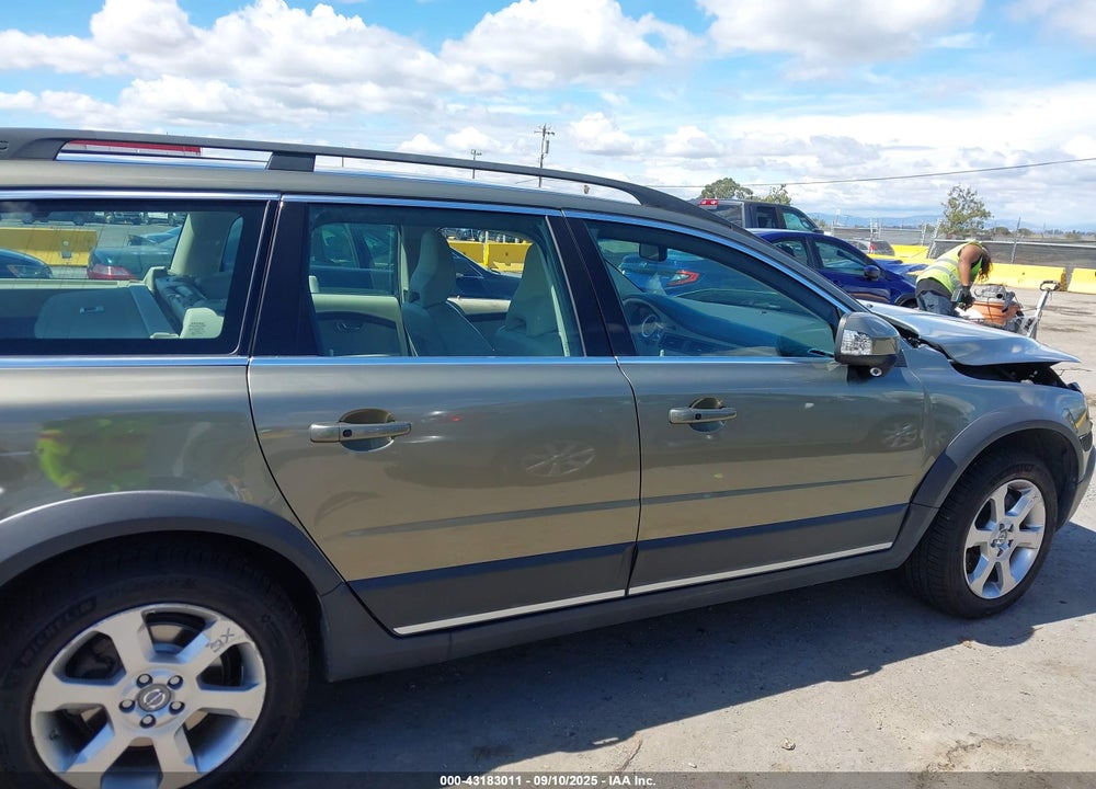 2011 VOLVO XC70 VIN: YV4940BZ1B1101582