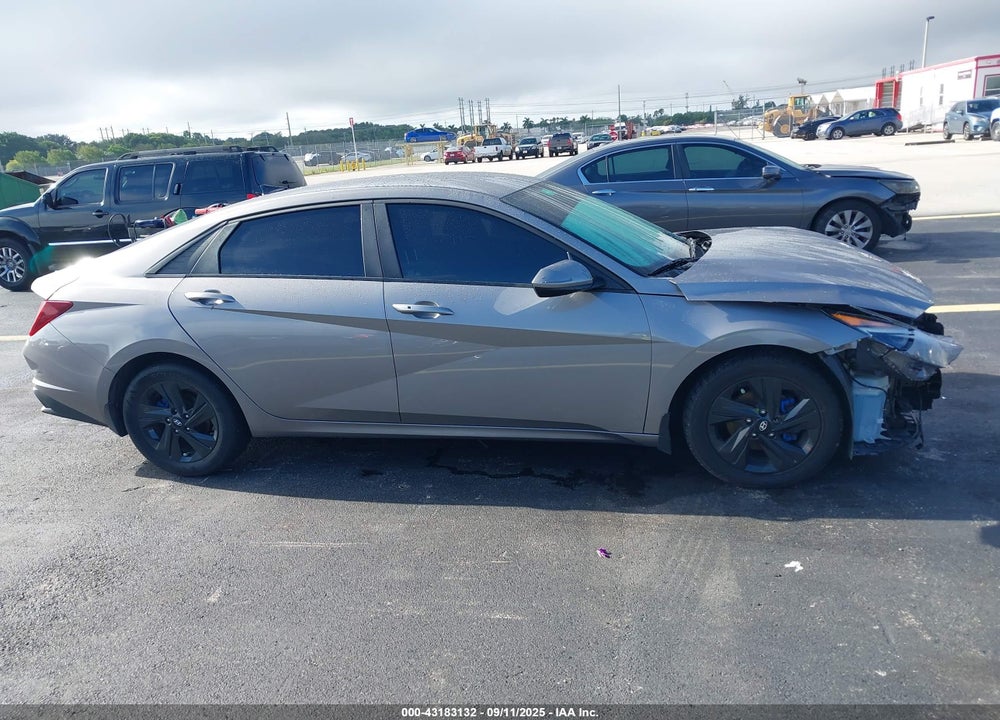 2022 HYUNDAI ELANTRA VIN: KMHLM4AG7NU303213