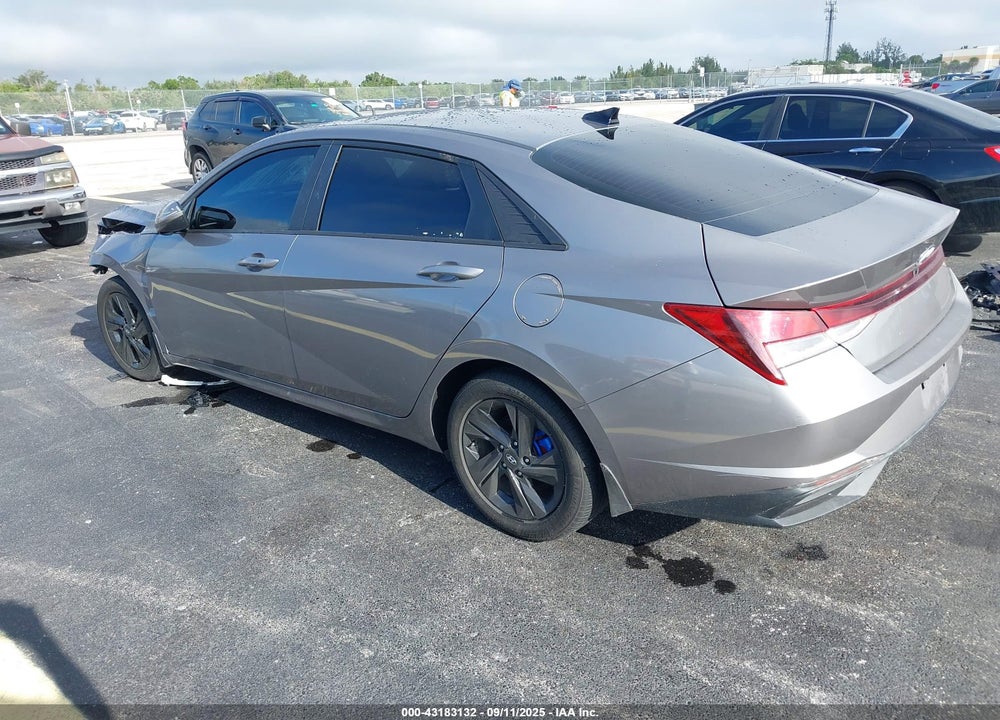 2022 HYUNDAI ELANTRA VIN: KMHLM4AG7NU303213