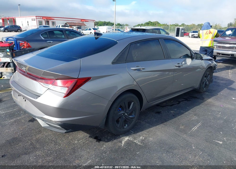 2022 HYUNDAI ELANTRA VIN: KMHLM4AG7NU303213