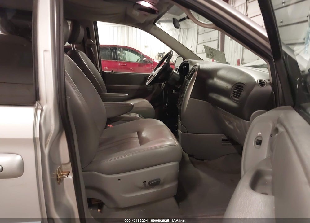 2005 CHRYSLER TOWN & COUNTRY TOURING VIN: 2C4GP54L35R526437