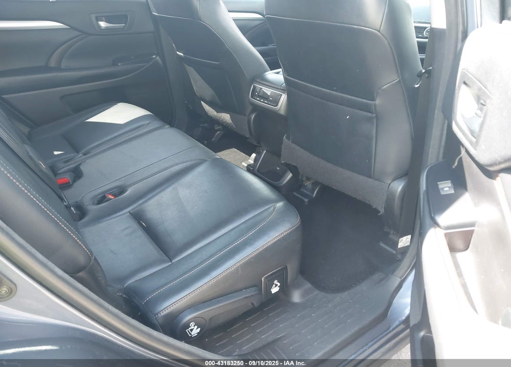 2018 TOYOTA HIGHLANDER XLE VIN: 5TDKZRFH0JS266519