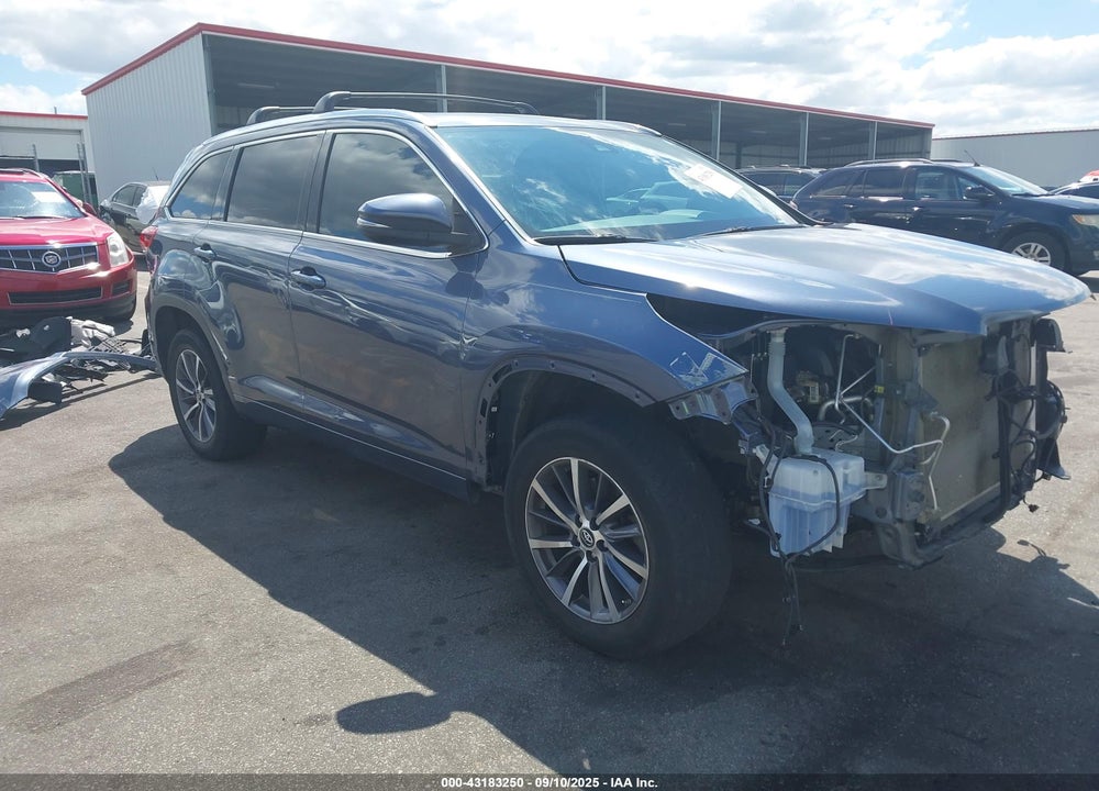 2018 TOYOTA HIGHLANDER XLE VIN: 5TDKZRFH0JS266519