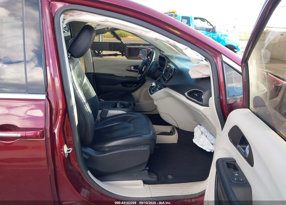 2018 CHRYSLER PACIFICA TOURING L VIN: 2C4RC1BG1JR119830