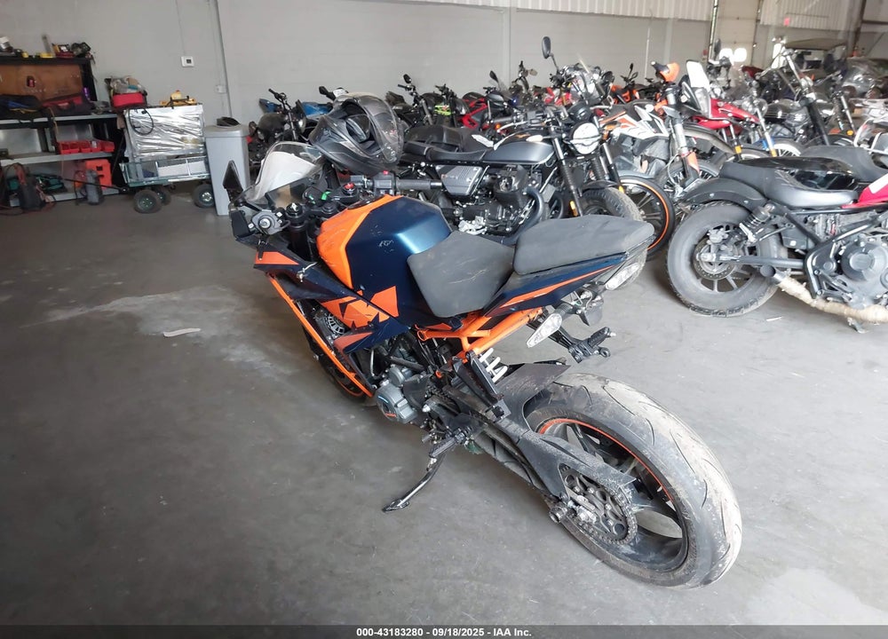 2022 KTM 390 RC VIN: MD2JYJ40XNC215463