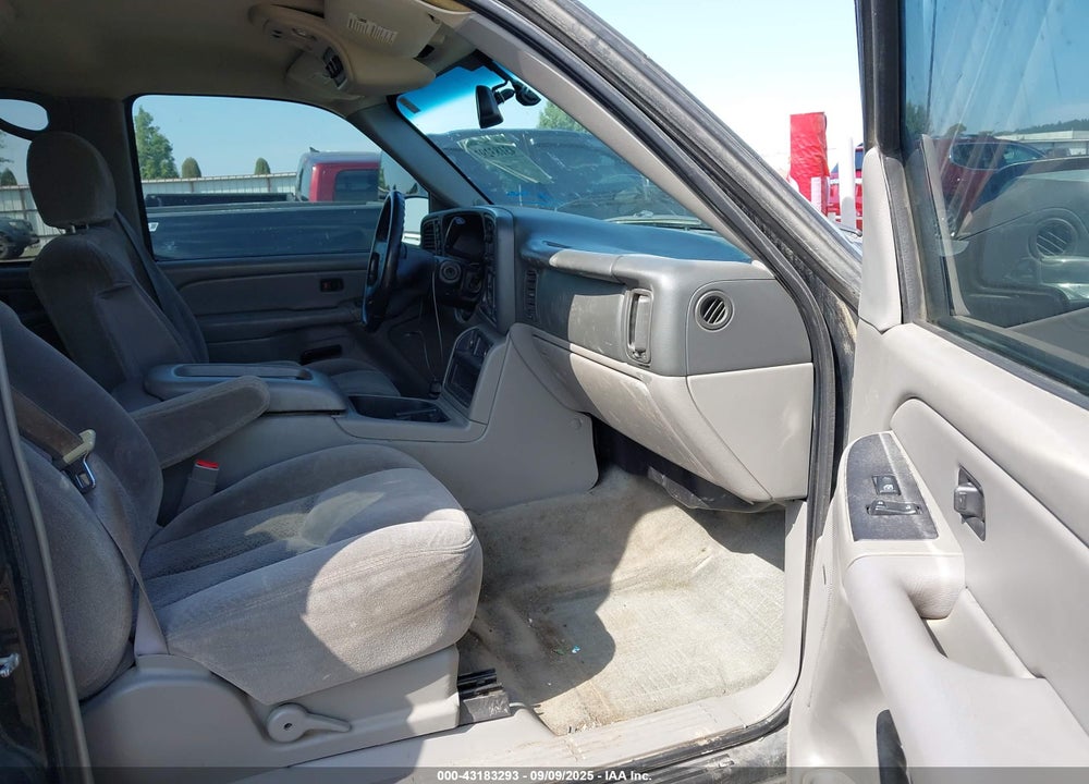 2004 CHEVROLET TAHOE LS VIN: 1GNEK13Z94R229575