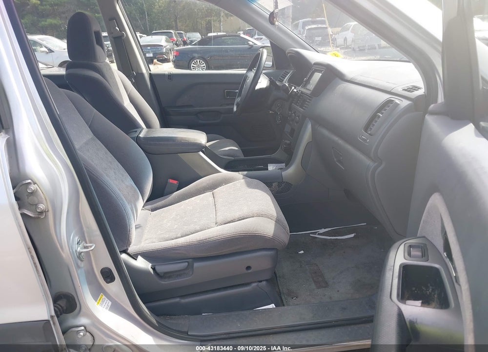 2004 HONDA PILOT LX VIN: 2HKYF18124H507625