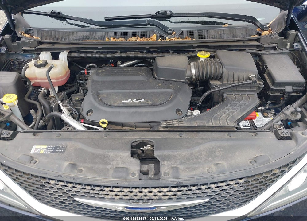 2017 CHRYSLER PACIFICA TOURING L VIN: 2C4RC1BG6HR747568