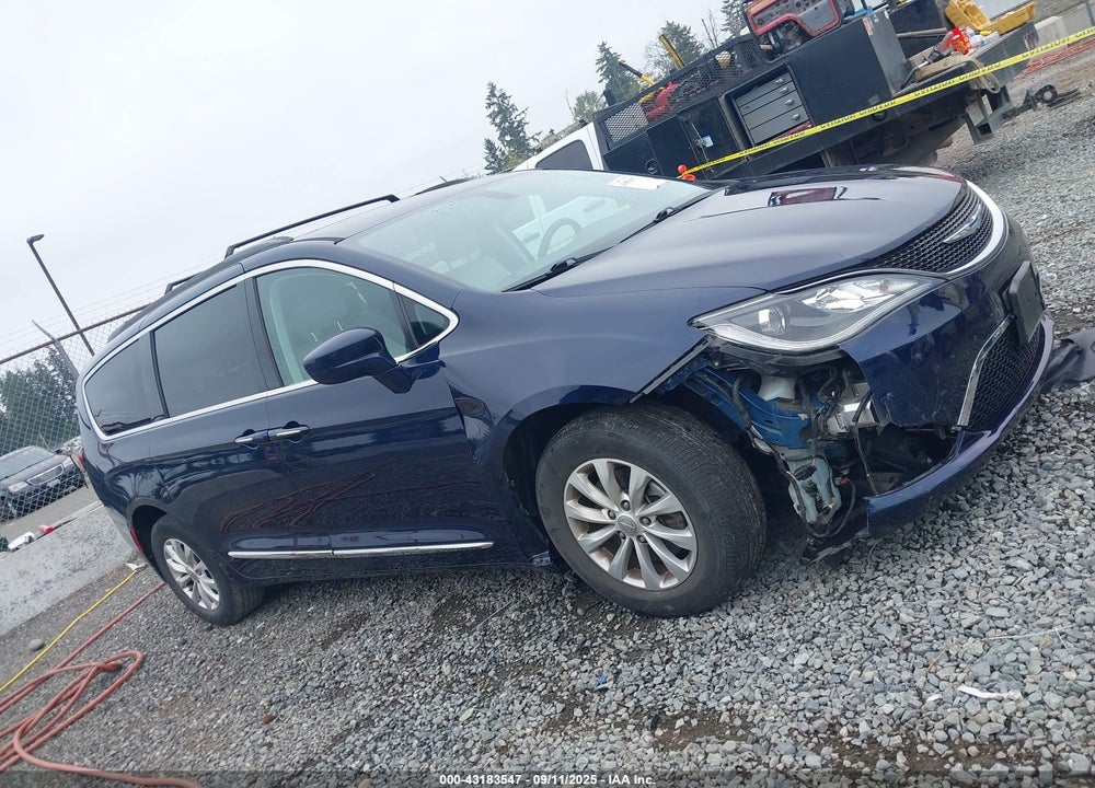 2017 CHRYSLER PACIFICA TOURING L VIN: 2C4RC1BG6HR747568