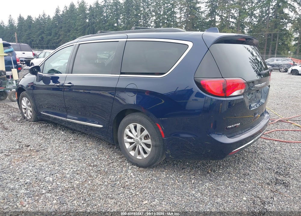 2017 CHRYSLER PACIFICA TOURING L VIN: 2C4RC1BG6HR747568