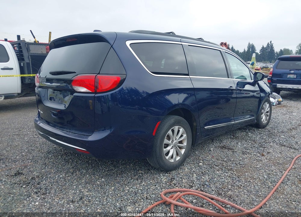 2017 CHRYSLER PACIFICA TOURING L VIN: 2C4RC1BG6HR747568