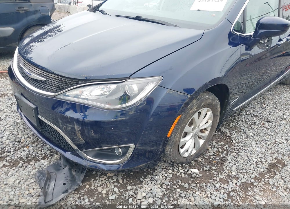2017 CHRYSLER PACIFICA TOURING L VIN: 2C4RC1BG6HR747568