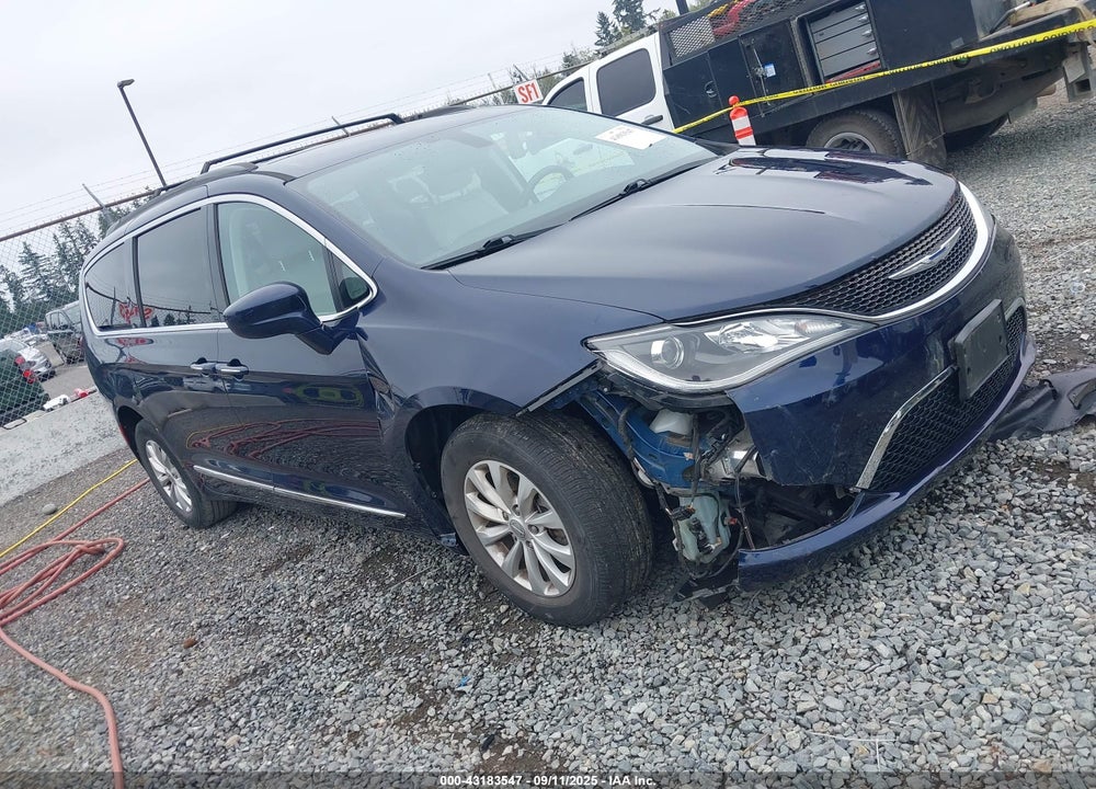 2017 CHRYSLER PACIFICA TOURING L VIN: 2C4RC1BG6HR747568