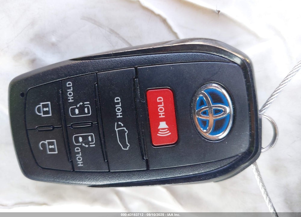 2022 TOYOTA SIENNA XLE VIN: 5TDYRKEC0NS131828