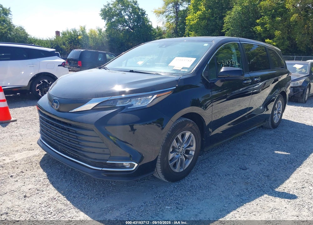 2022 TOYOTA SIENNA XLE VIN: 5TDYRKEC0NS131828