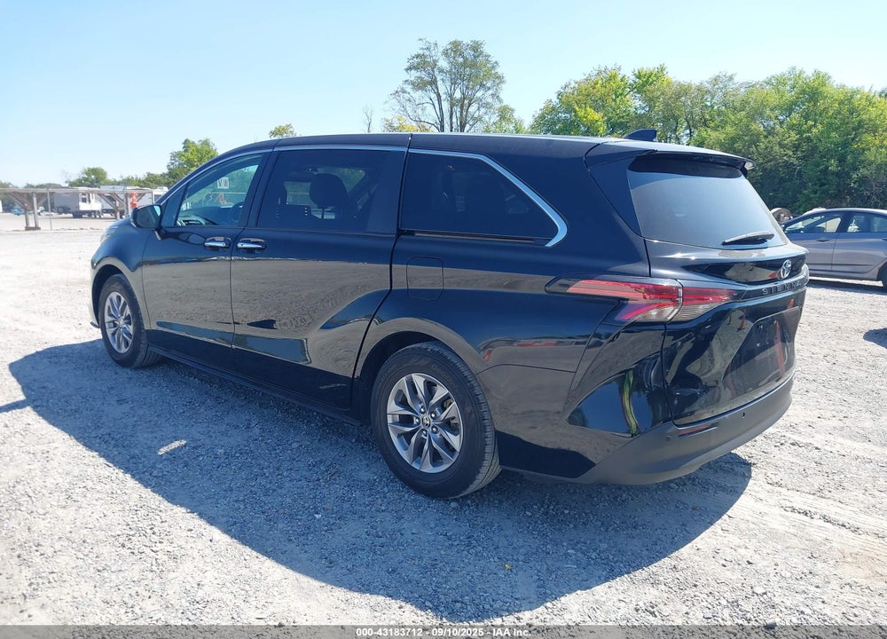 2022 TOYOTA SIENNA XLE VIN: 5TDYRKEC0NS131828