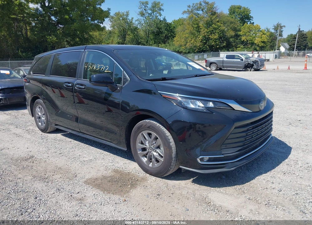 2022 TOYOTA SIENNA XLE VIN: 5TDYRKEC0NS131828