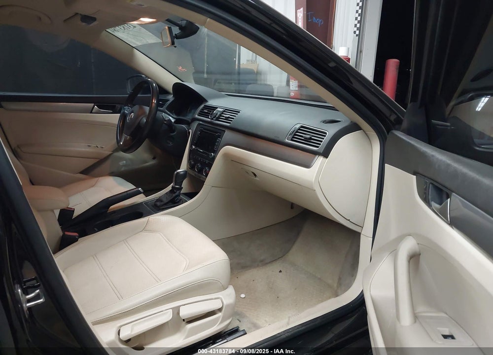 2015 VOLKSWAGEN PASSAT VIN: 1VWAS7A34FC090158