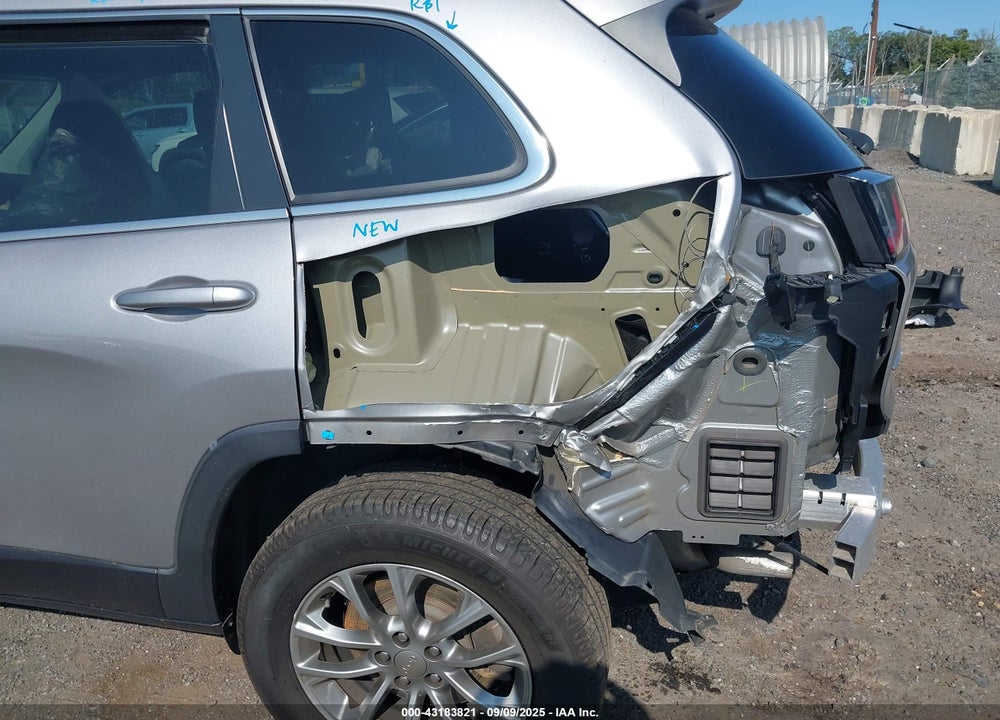 2019 JEEP CHEROKEE LATITUDE PLUS 4X4 VIN: 1C4PJMLX1KD136659