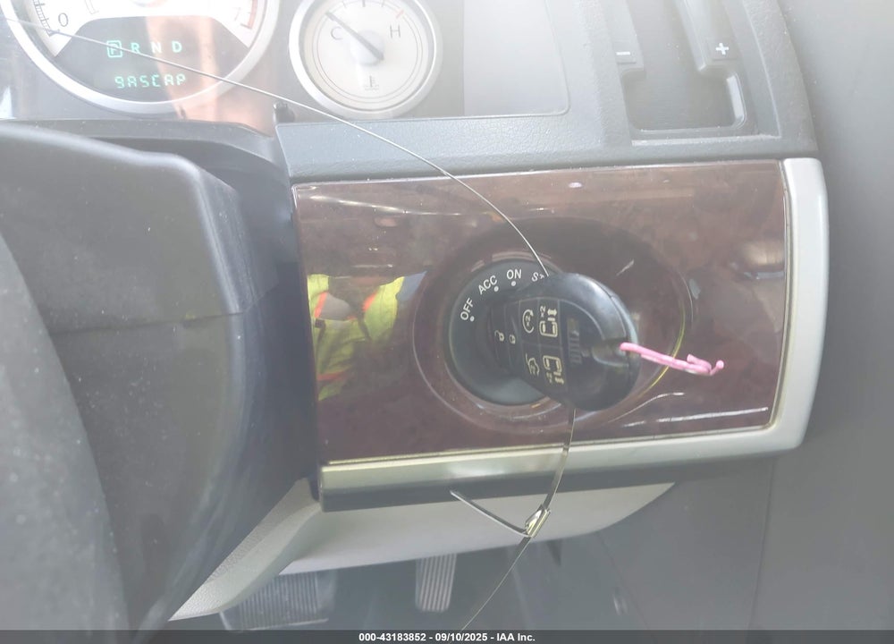 2010 CHRYSLER TOWN & COUNTRY VIN: 2A4RR8D15AR405688