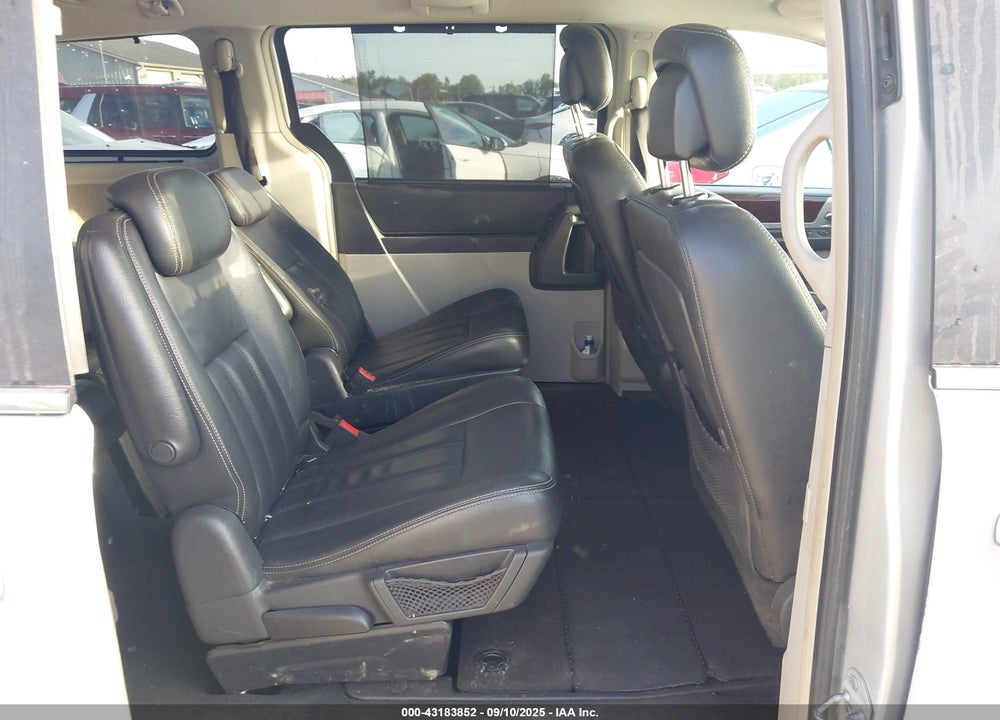 2010 CHRYSLER TOWN & COUNTRY VIN: 2A4RR8D15AR405688