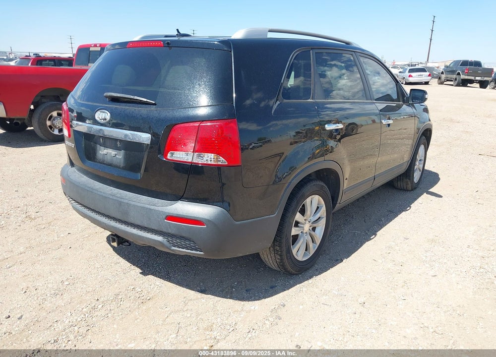 2011 KIA SORENTO LX V6 VIN: 5XYKT4A27BG174961