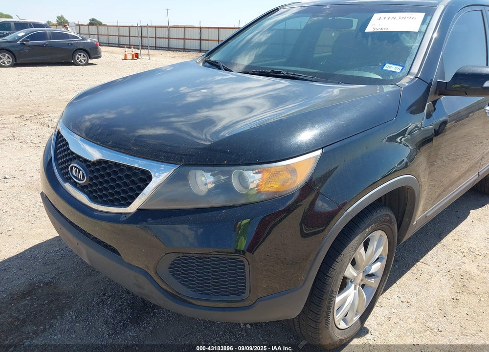 2011 KIA SORENTO LX V6 VIN: 5XYKT4A27BG174961