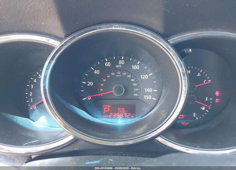 2011 KIA SORENTO LX V6 VIN: 5XYKT4A27BG174961