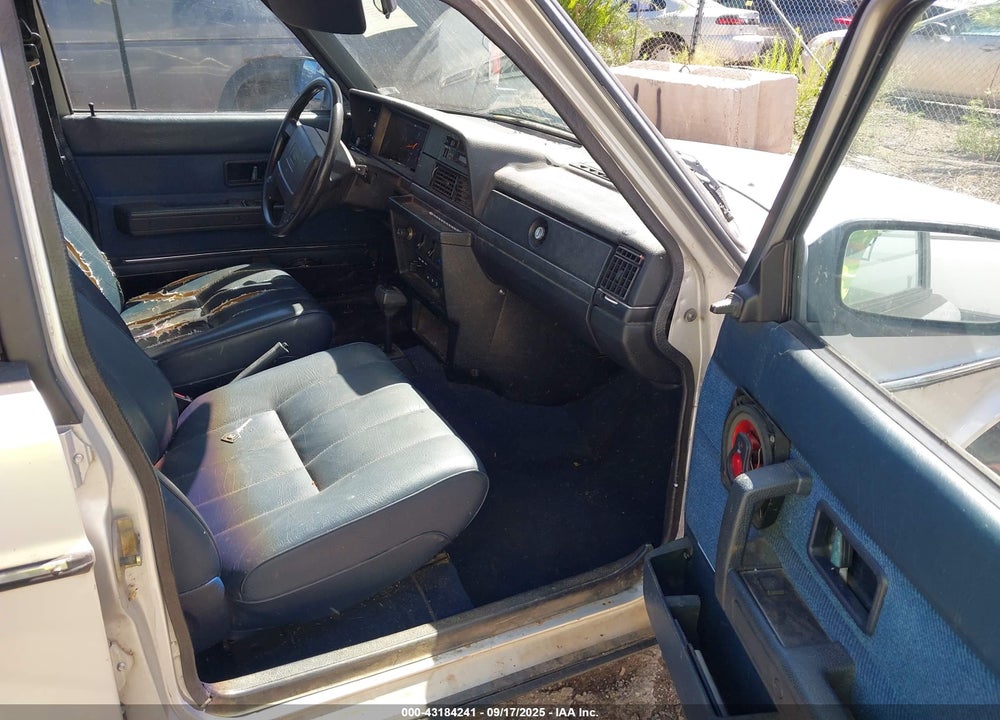 1992 VOLVO 240 VIN: YV1AW8816N1924436