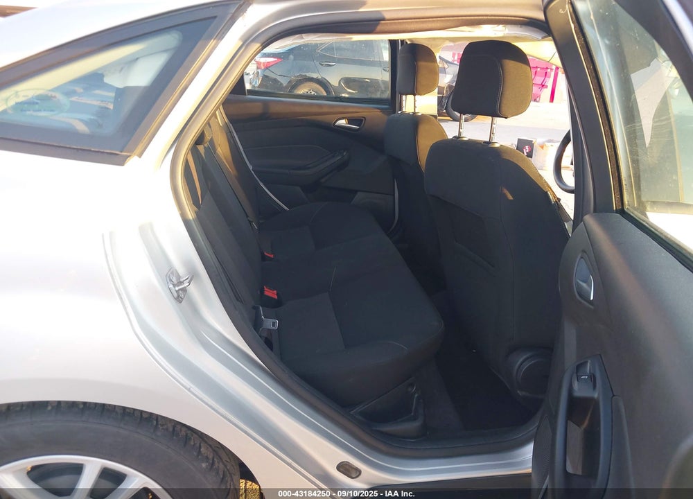 2018 FORD FOCUS SE VIN: 1FADP3F22JL229616