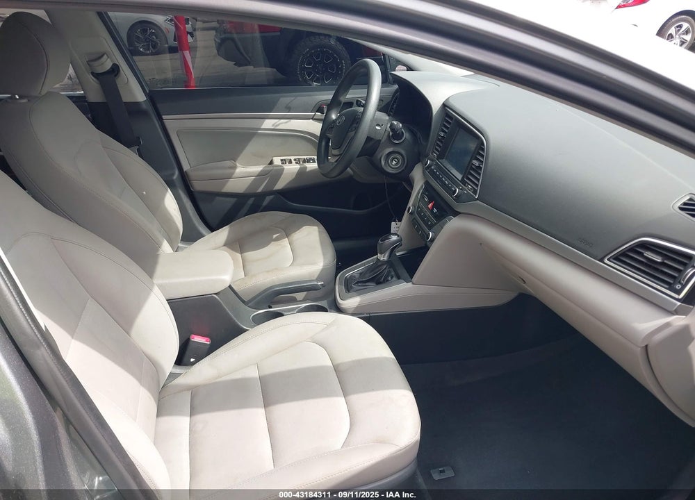 2017 HYUNDAI ELANTRA VIN: KMHD84LF6HU410027