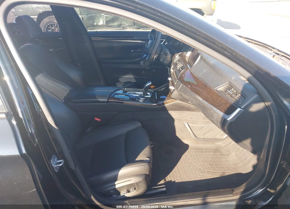 2016 BMW 5 SERIES VIN: WBA5B1C55GG132845