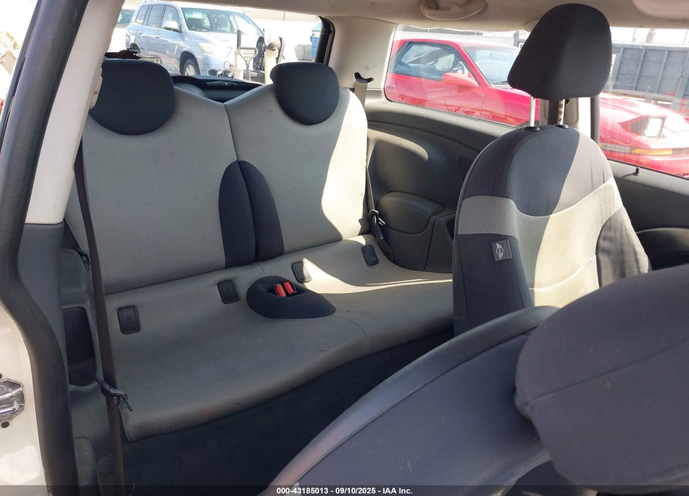 2005 MINI COOPER S VIN: WMWRE33515TG99033