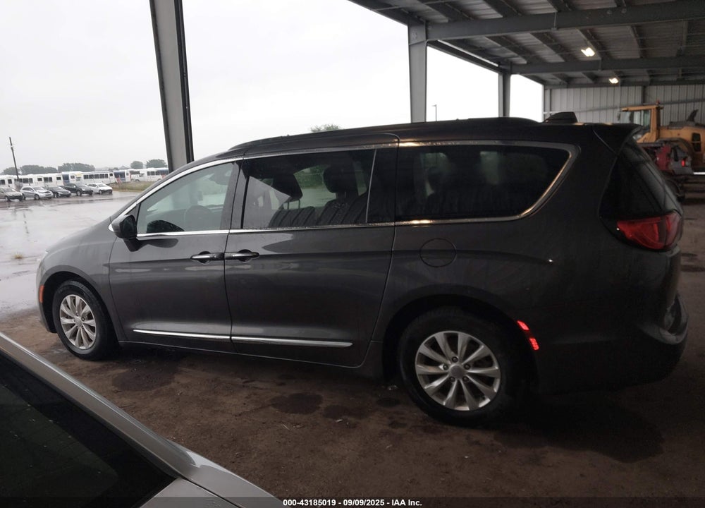 2017 CHRYSLER PACIFICA TOURING-L VIN: 2C4RC1BG8HR821735