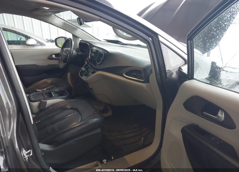 2017 CHRYSLER PACIFICA TOURING-L VIN: 2C4RC1BG8HR821735
