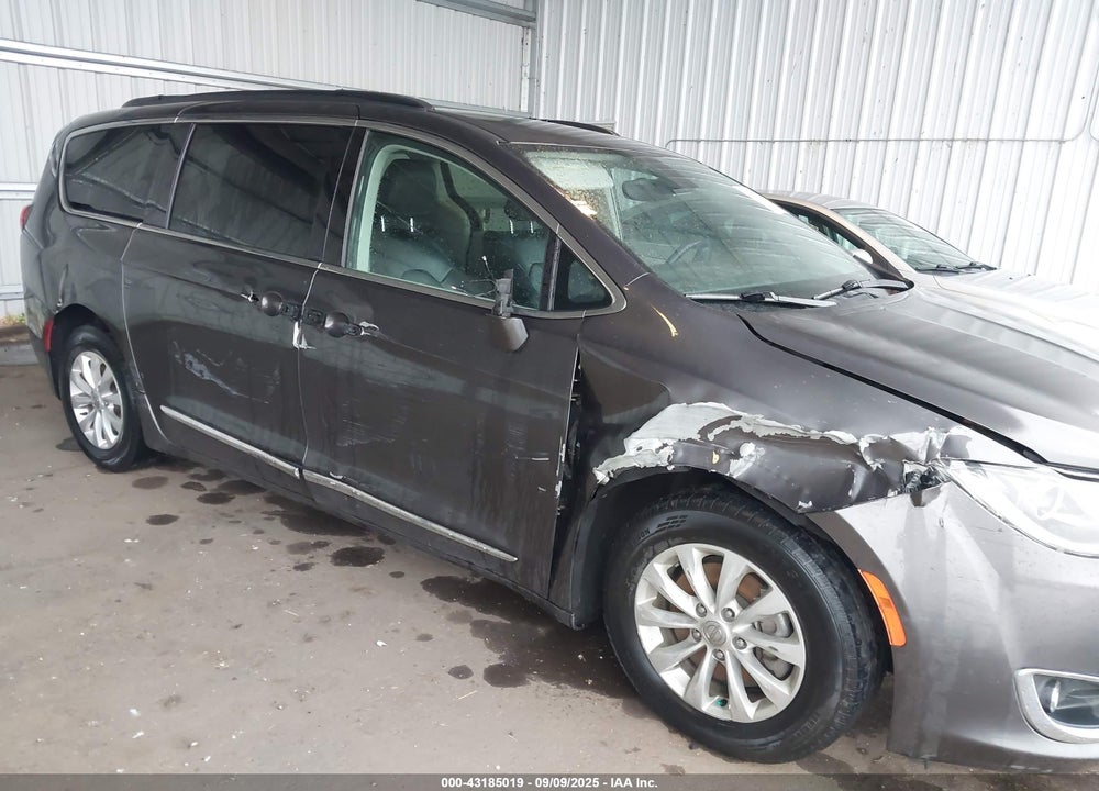 2017 CHRYSLER PACIFICA TOURING-L VIN: 2C4RC1BG8HR821735