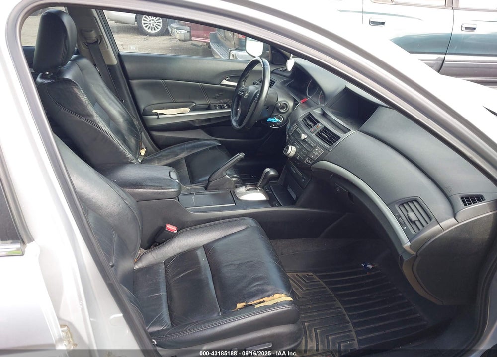 2010 HONDA ACCORD VIN: 1HGCP3F88AA000431