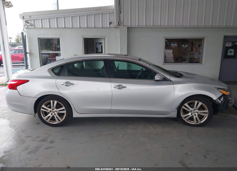 2017 NISSAN ALTIMA VIN: 1N4BL3AP8HC208866