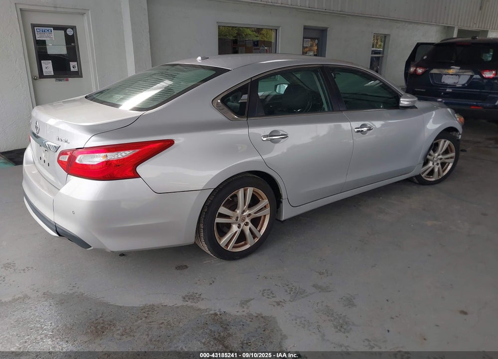 2017 NISSAN ALTIMA VIN: 1N4BL3AP8HC208866