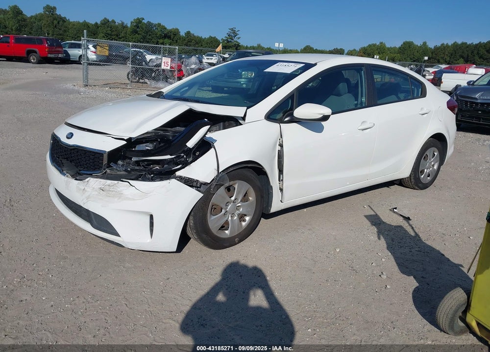 2017 KIA FORTE VIN: 3KPFK4A70HE116440